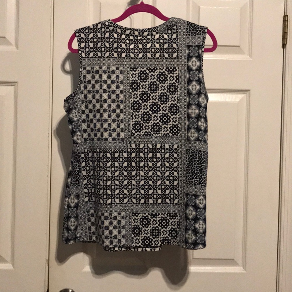 Lightweight Sleeveless shirt - Picture 4 of 6